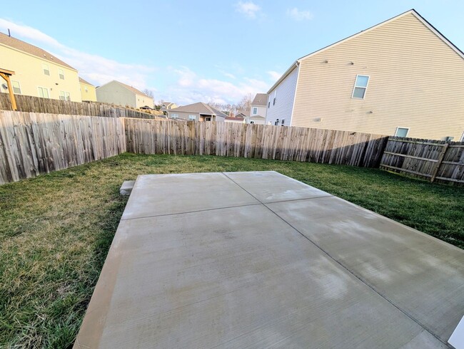 Building Photo - Great Home Available Now