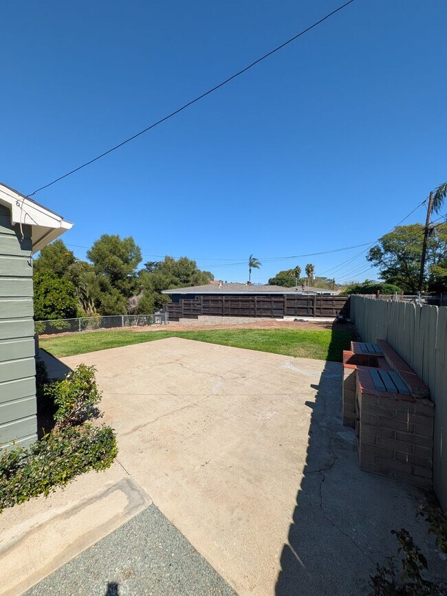 Building Photo - PC - 6673-6675 Amherst