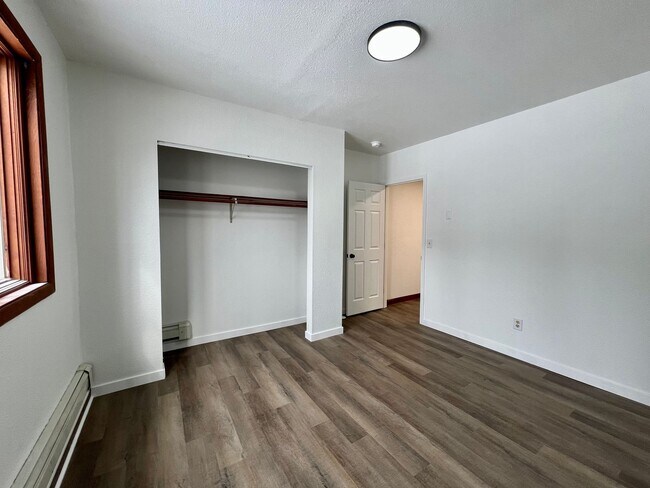 Building Photo - Waves Rd *