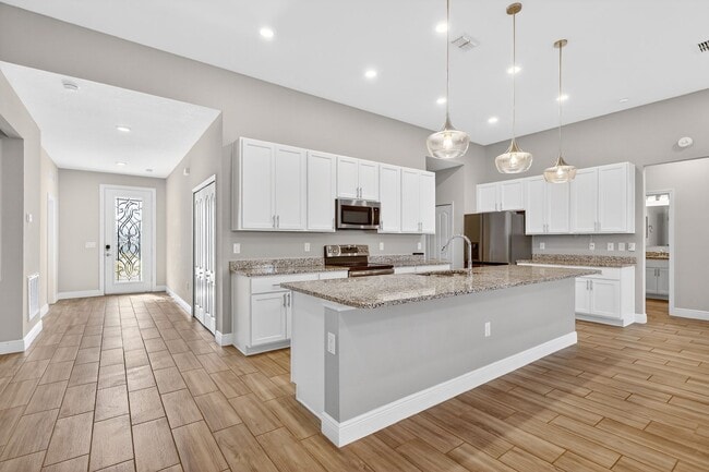 Building Photo - Modern 4-Bedroom Rental with Screened Patio & 2-Car Garage