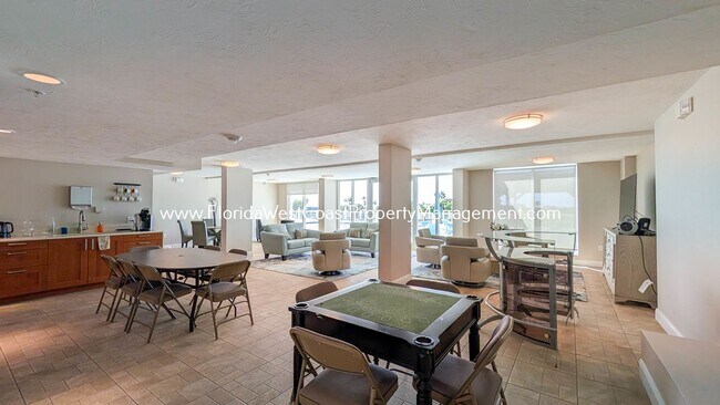 Building Photo - DOWNTOWN 15th FLOOR CONDO! 2 BEDROOM CONDO ! UPDATED! CITY VIEWS!