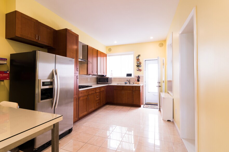 kitchen - 633 Washington Ave