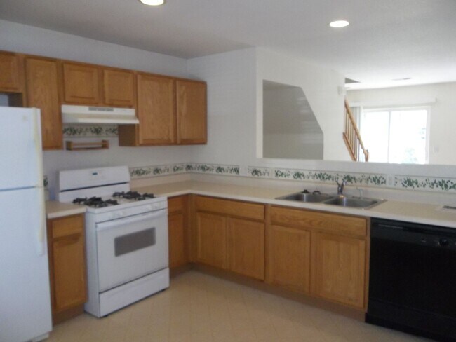 Building Photo - Bright and Inviting 3 Bedroom Home Near Everything Fort Collins Has to Offer