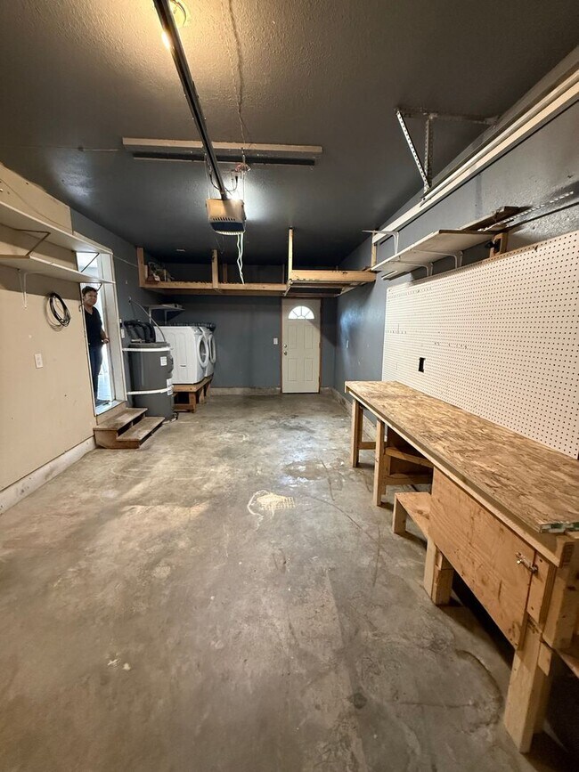 Building Photo - 2 Bedroom, 1 bathroom House