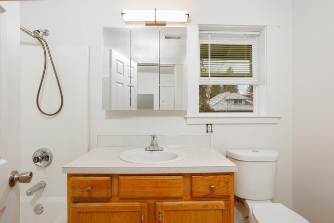 Building Photo - 4313 N Kerby Ave