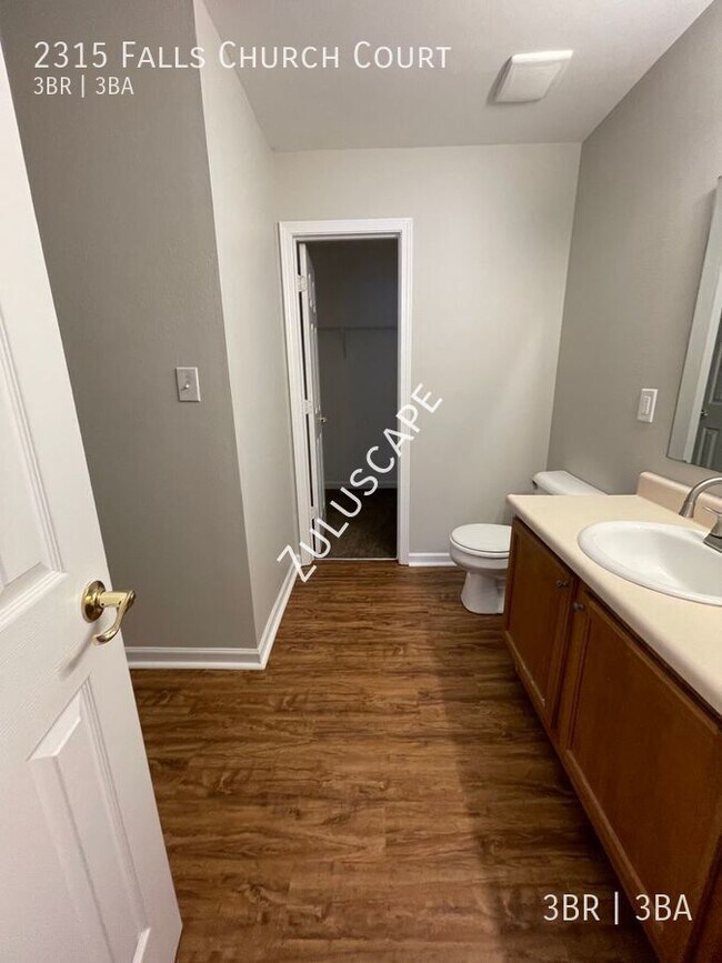 Building Photo - 2315 Falls Church Ct