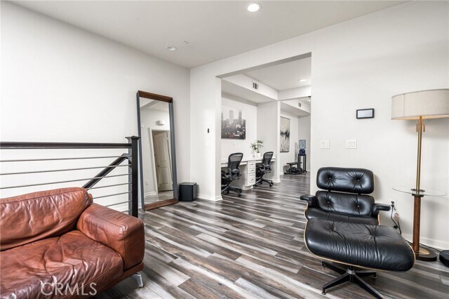 Building Photo - 8836 Jacaranda Ave