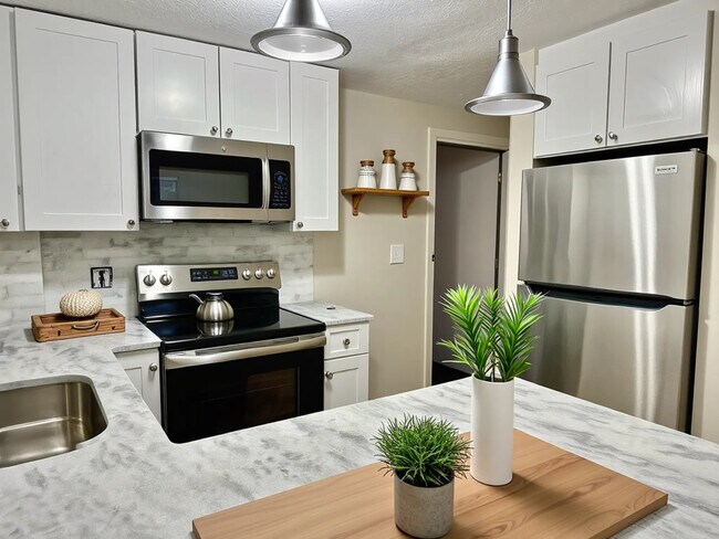 Building Photo - 21 Greenwood St