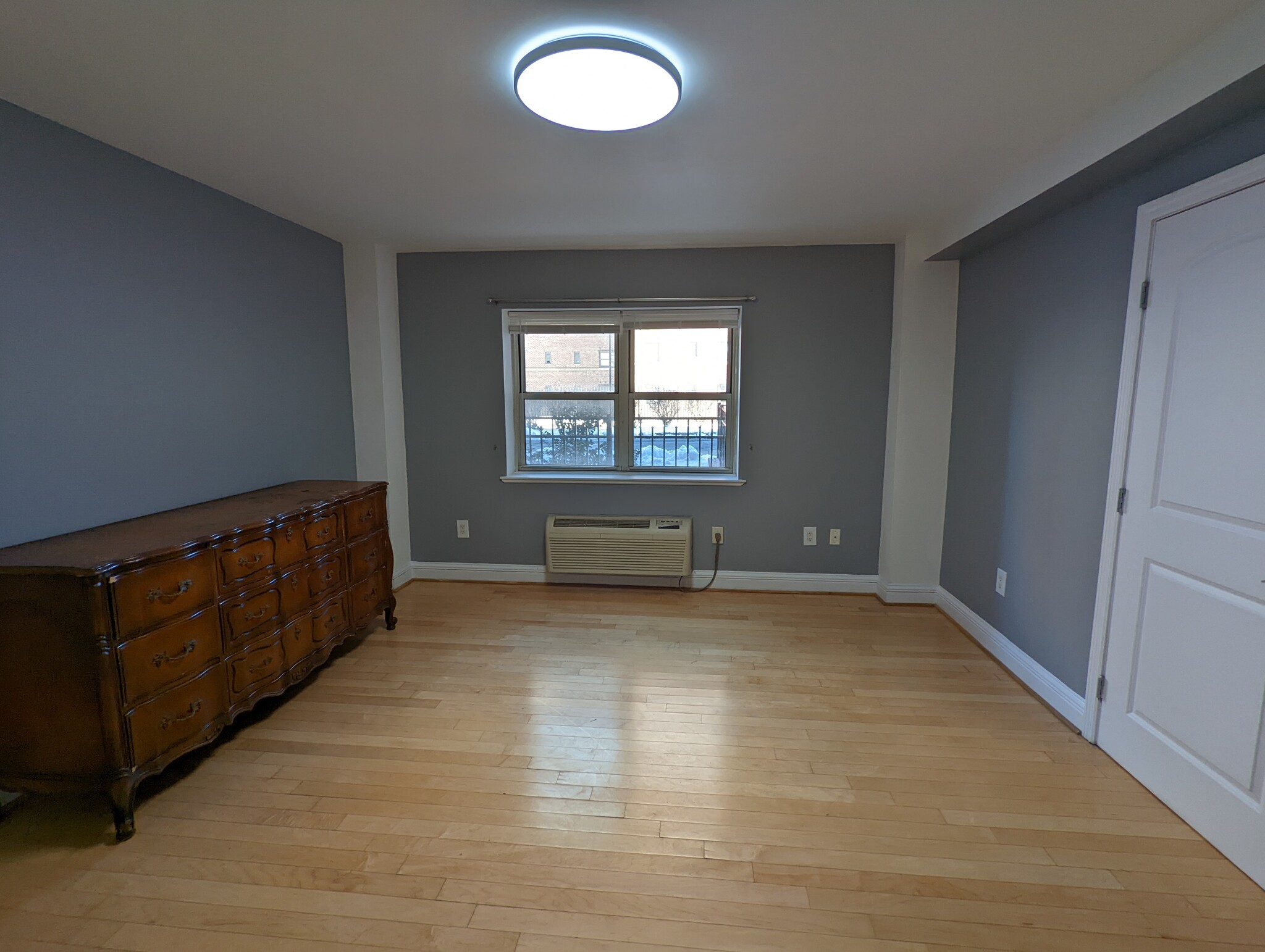 Bedroom - 70 S Munn Ave