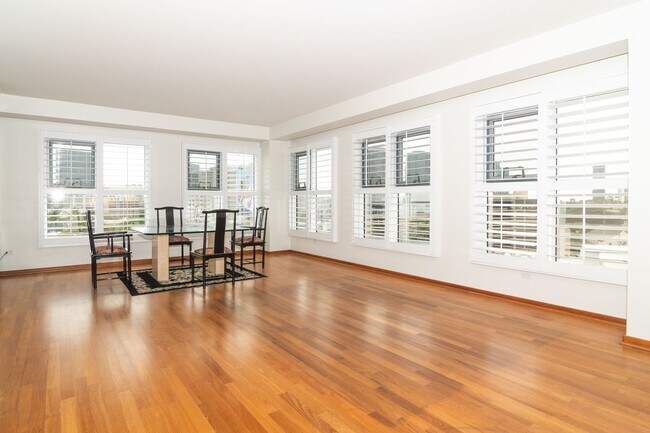 Building Photo - Spacious Condo, Exclusive Building - Honolulu