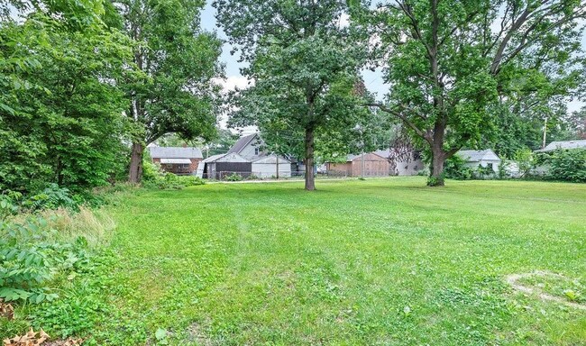 Building Photo - Modern 3 Bed 1 Bath - SECTION 8