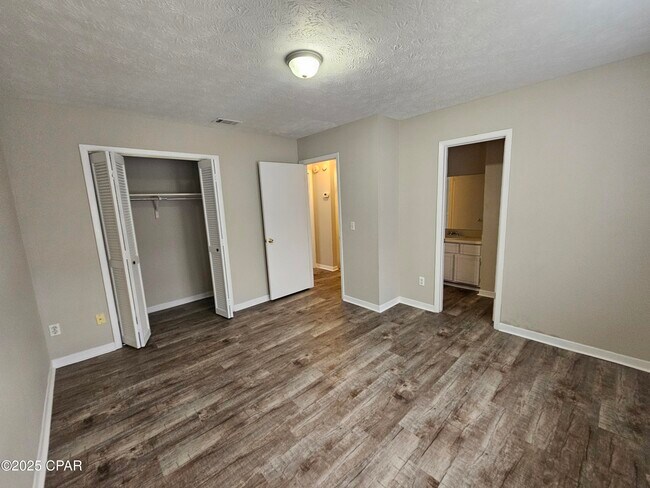 Building Photo - 6405 Lenawee St