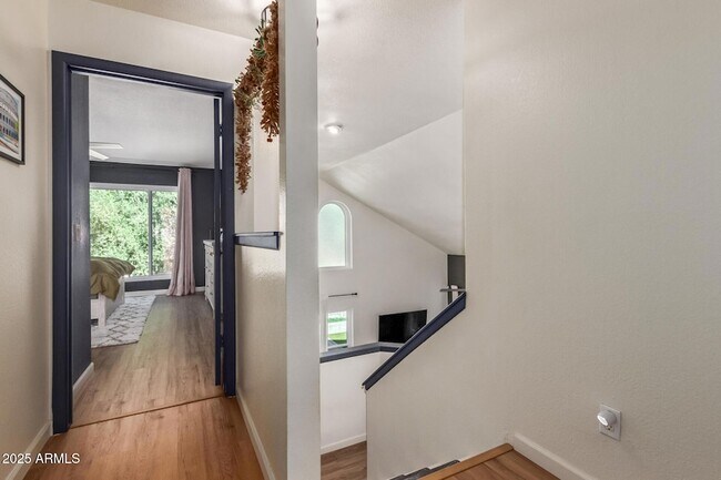 Building Photo - 518 E Kerry Ln