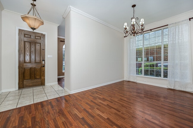 Building Photo - 1281 Golf Club Dr