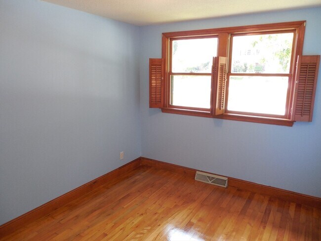 Building Photo - 1701 Trapelo Rd