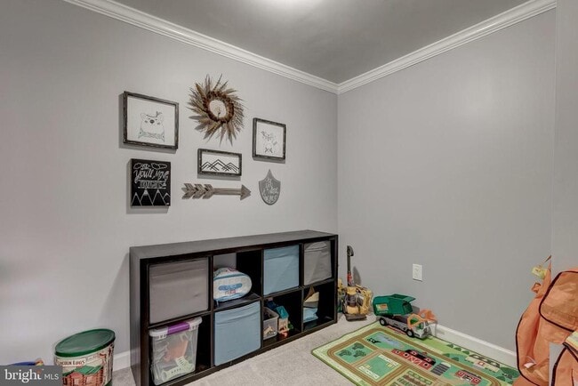 Building Photo - 583 Henderson Rd