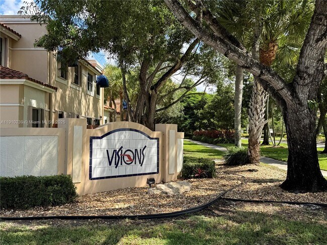 Building Photo - 573 Racquet Club Rd