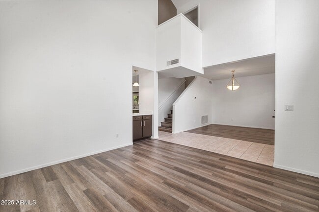 Building Photo - 4529 E Bluefield Ave