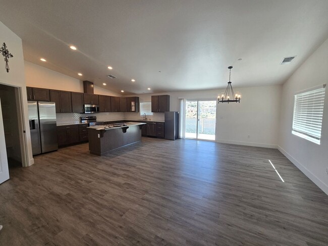 Building Photo - Beautiful, Clean 4 bedroom with Solar!!