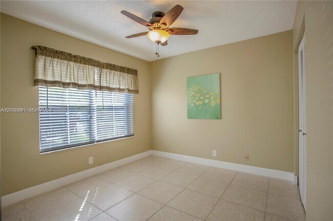 Building Photo - 614 Stanton Ln
