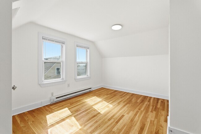 Building Photo - 70 Bellevue St