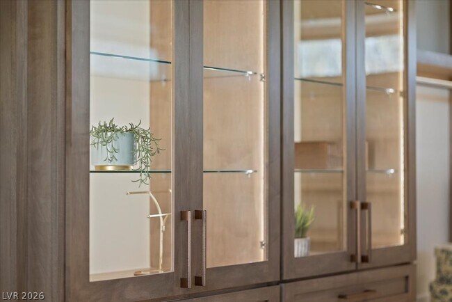 Building Photo - 2401 Driftwood Dr