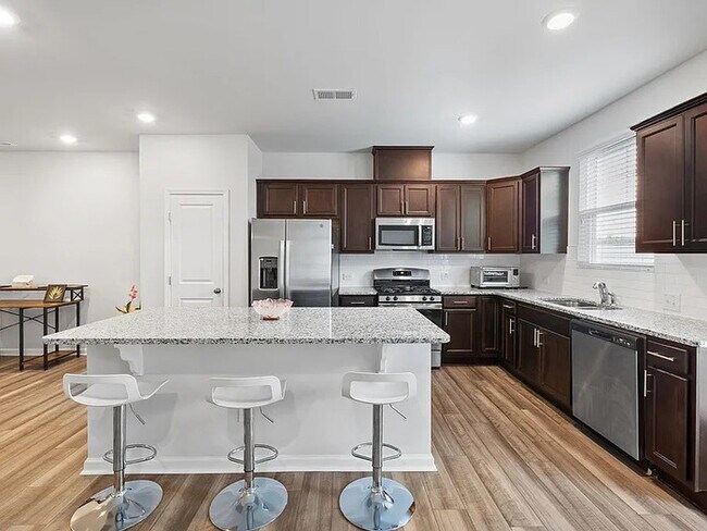 Building Photo - Lease OR Lease to Own