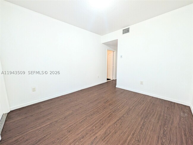 Building Photo - 825 SW 6th St