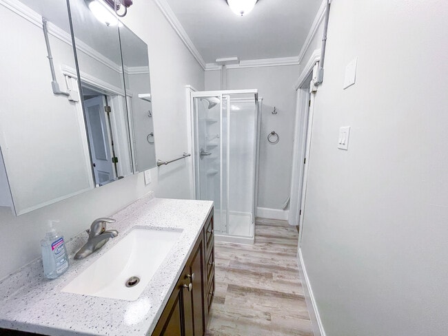 Building Photo - 206 E Main St