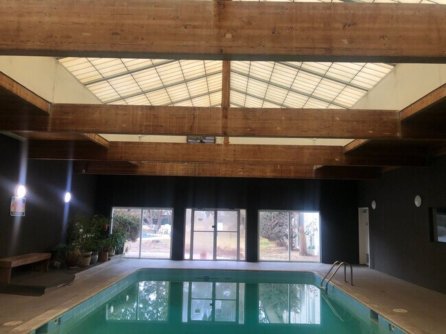 Building Photo - 2 Bedroom Condo in Southeast Denver