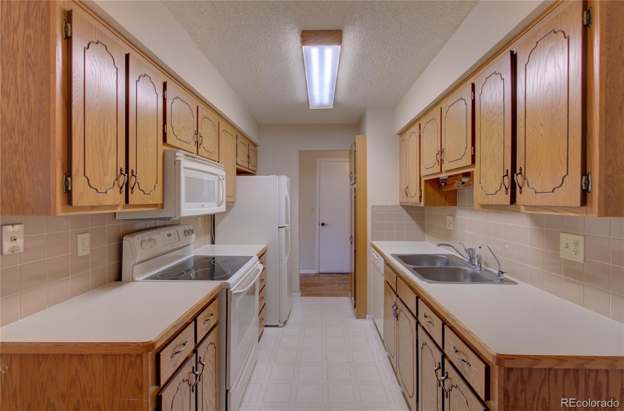 Building Photo - 5065 Elm Grove Dr