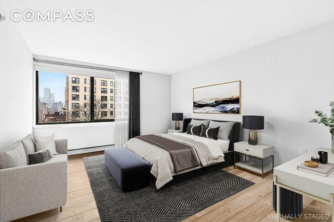 Building Photo - Sprawling UWS 4-Bedroom