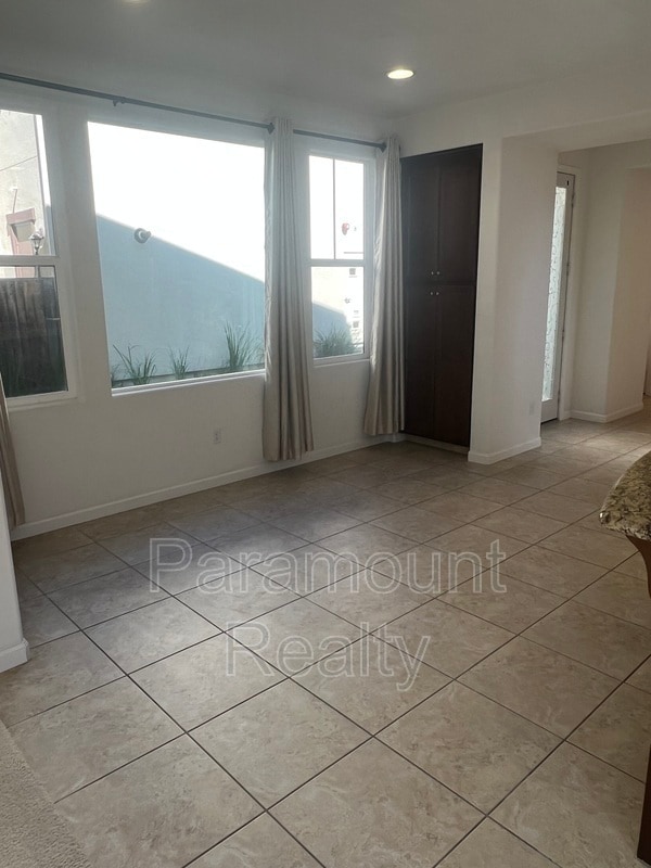 Building Photo - 4311 Gardenia St
