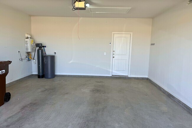 Building Photo - 1608 Bandolier Dr