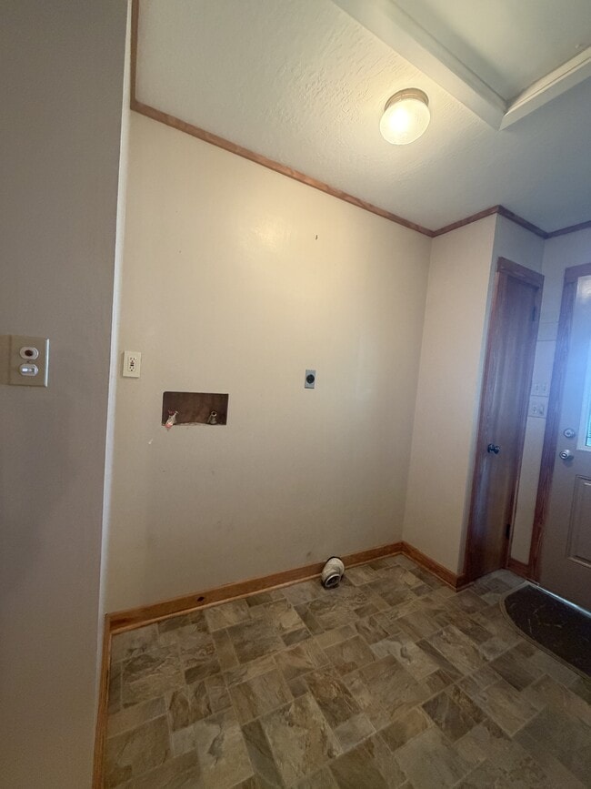 Building Photo - 11 Al Fox Cir