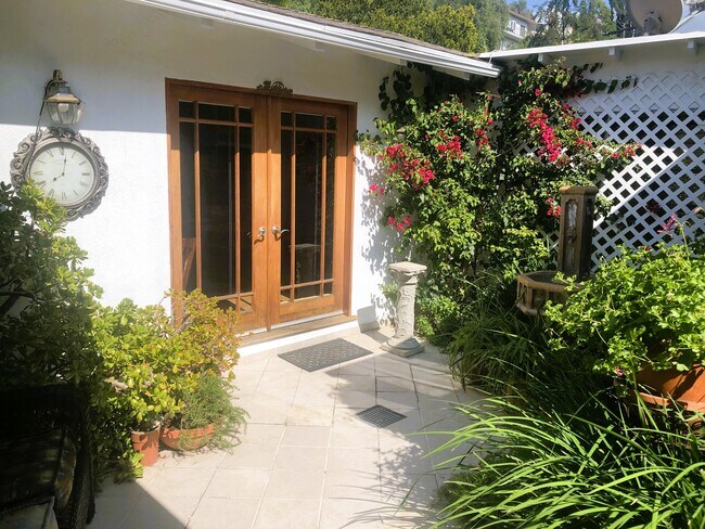 Primary Photo - 5140 Alhama Dr