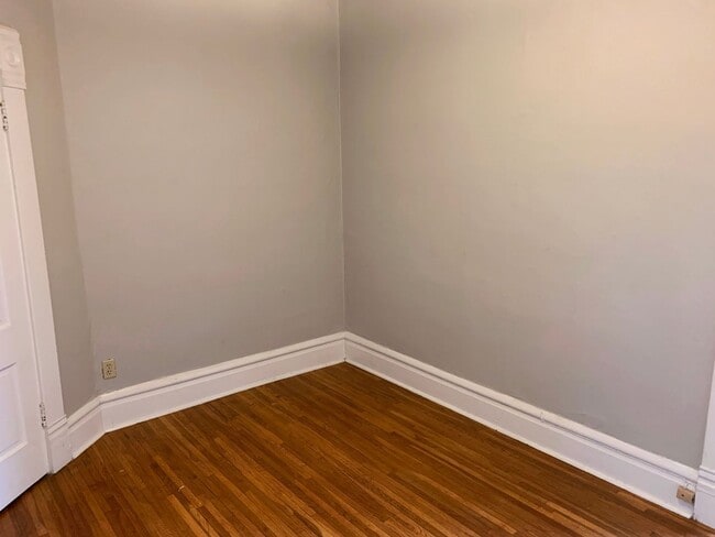 Building Photo - 248 1/2 W 5th Ave