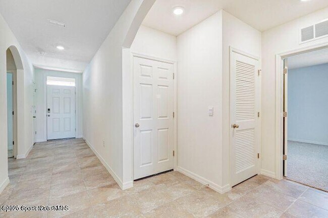 Building Photo - 1924 Capital Dr SE