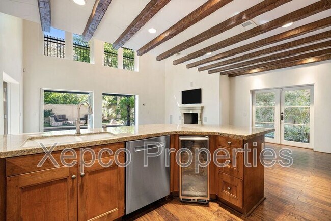 Building Photo - 175 Villaggio W