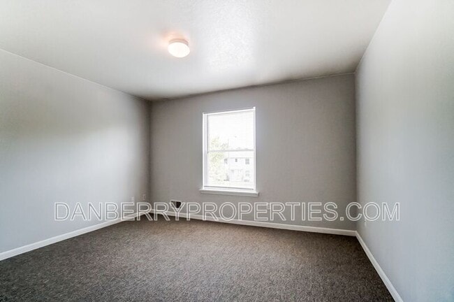 Building Photo - 3565 Turret Green Dr