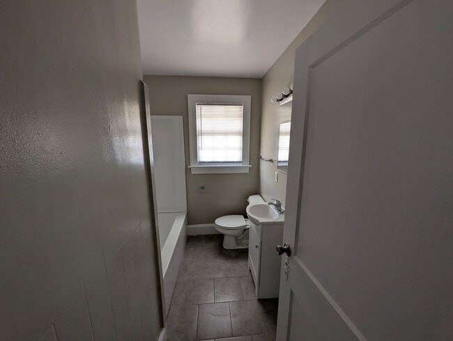Building Photo - Cozy 2 bedroom
