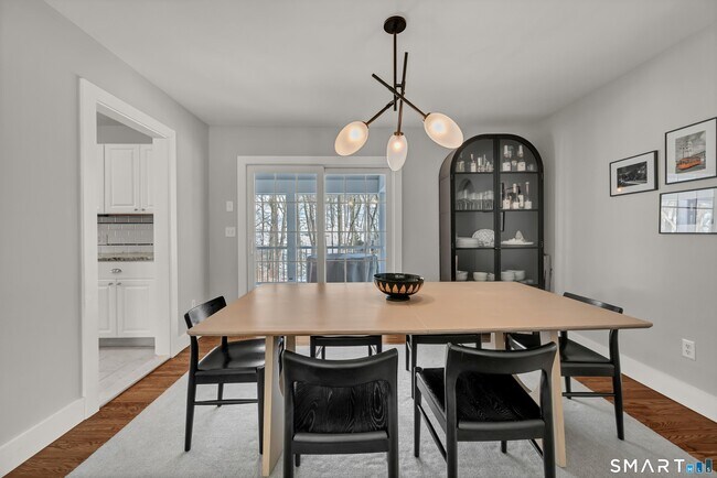 Building Photo - 5 Main Dr