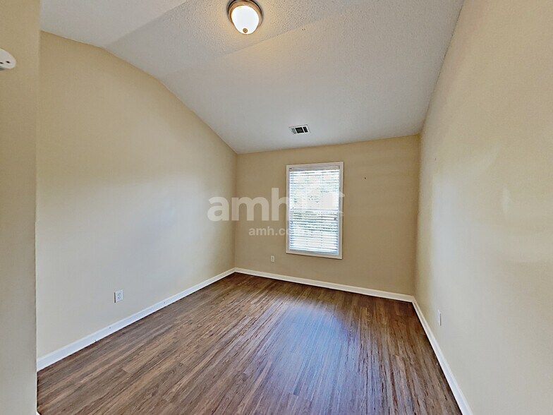 Building Photo - 429 The Gables Dr