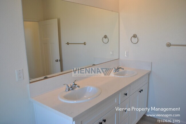 Building Photo - 7076 Auburn Blvd