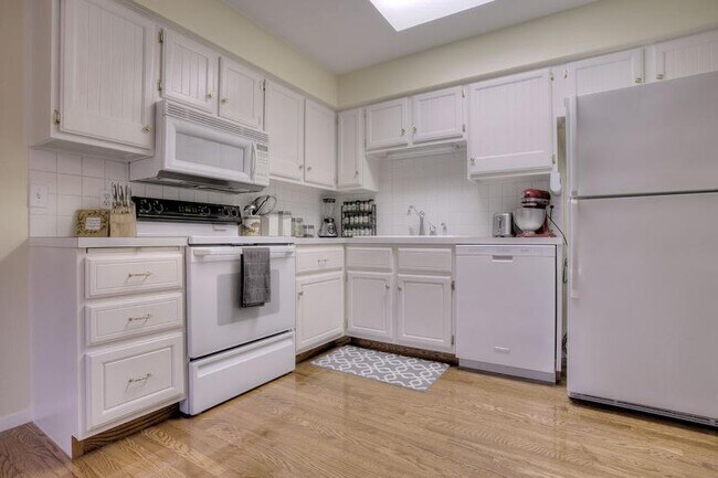 Building Photo - 307 Marian Ave