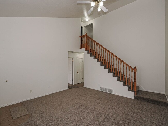 Building Photo - 2 Bedroom, 2 Bathroom Home