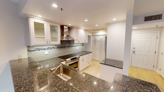 Building Photo - Upgraded 2bd/2Ba Mariana District Condo - Pet Friendly!