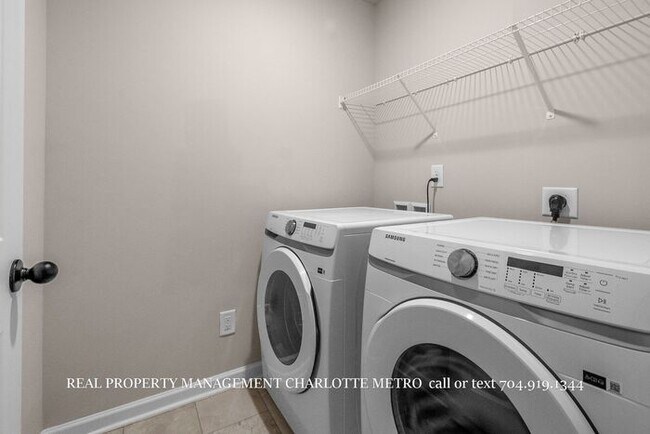 Building Photo - Stunning 4-bedroom, 2.5-bathroom home located in the vibrant city of Charlotte, NC.