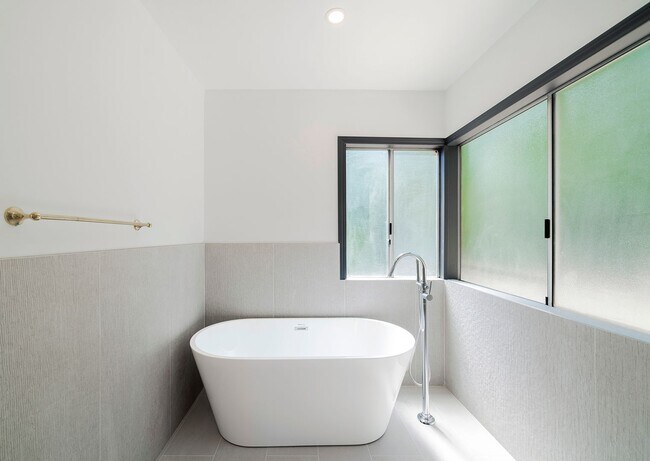 Building Photo - Beautifully Renovated Woodland Hills Home