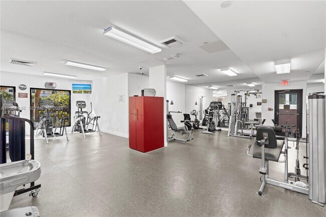 Building Photo - 1920 S Ocean Dr